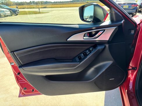 Used 2018 MAZDA MAZDA3 Touring image 19