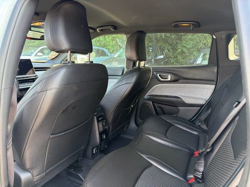 Used 2024 Jeep Compass Latitude AWD/4WD image 6