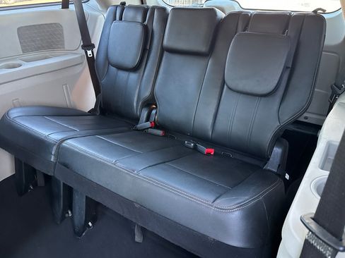 Used 2013 Chrysler Town & Country Touring FWD image 16