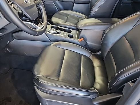 Used 2025 Ford Escape Platinum AWD/4WD image 28