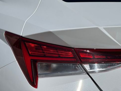 Used 2025 Hyundai Elantra Limited image 11