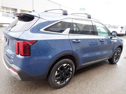 Certified 2024 Kia Sorento S w/ Panoramic Sunroof Package AWD/4WD image 8