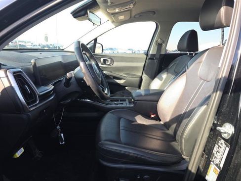 Used 2024 Kia Sorento S image 3