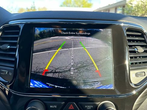 Used 2021 Jeep Grand Cherokee Laredo X image 25