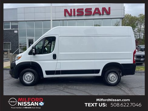 Used 2025 RAM ProMaster 2500 w/ Convenience Group FWD image 2