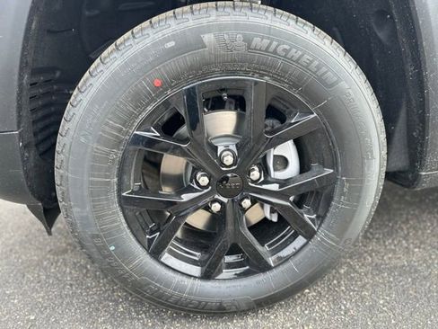 New 2026 Jeep Grand Cherokee Altitude AWD/4WD image 15