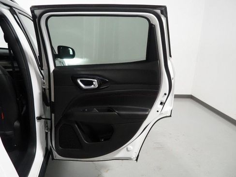 Used 2025 Jeep Compass Trailhawk AWD/4WD image 55