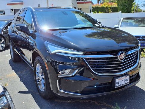 Used 2024 Buick Enclave Essence image 3