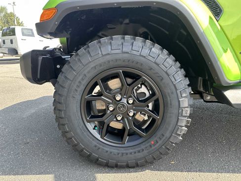 New 2025 Jeep Gladiator Sport image 17