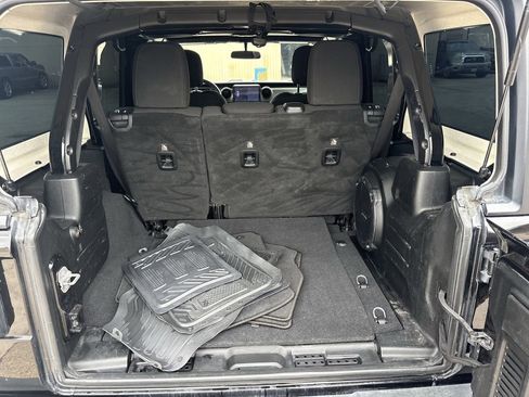 Used 2018 Jeep Wrangler Unlimited Sport S AWD/4WD image 27