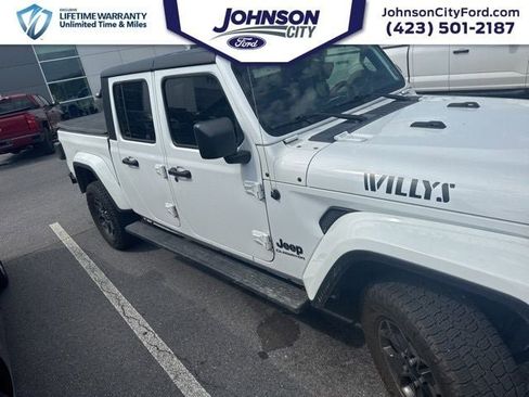 Used 2022 Jeep Gladiator Willys AWD/4WD image 1