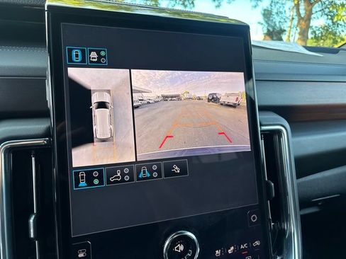 Used 2025 GMC Yukon Denali AWD/4WD image 28