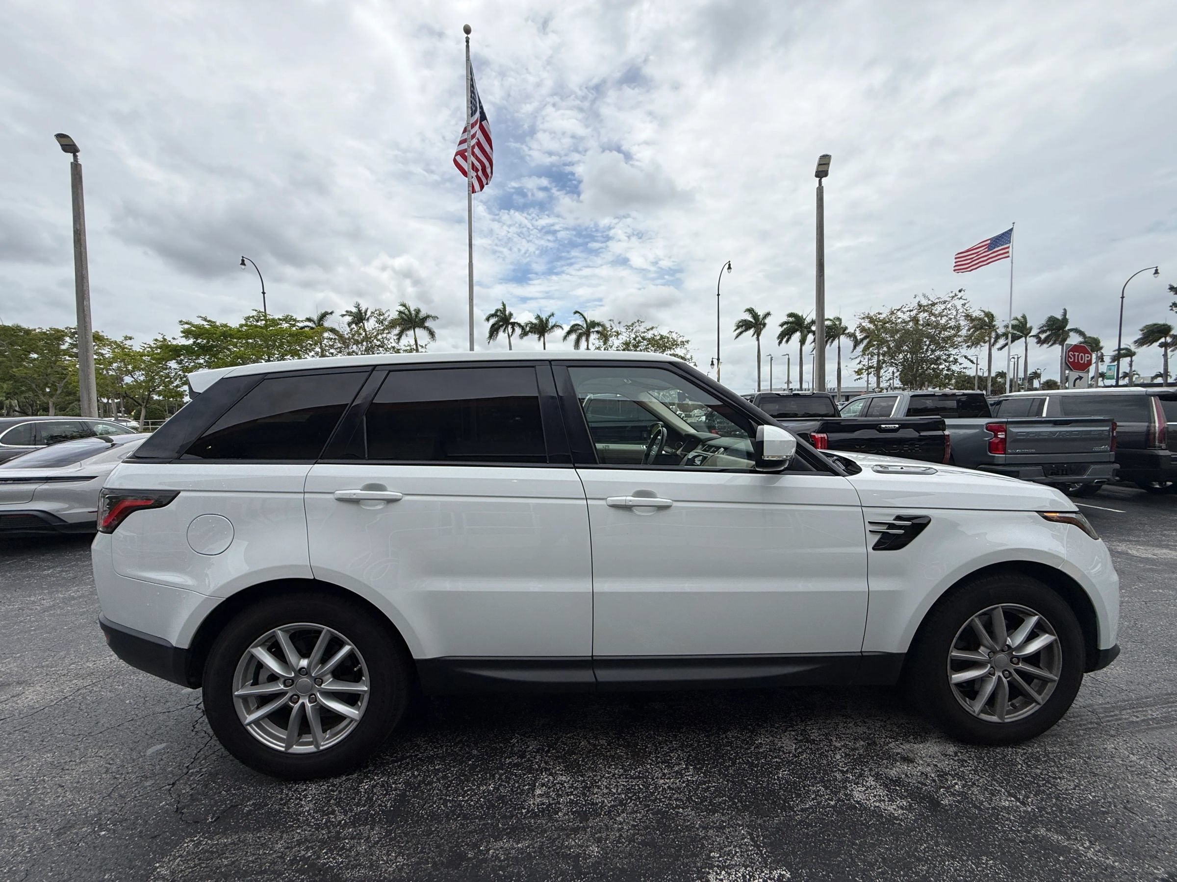Used 2018 Land Rover Range Rover Sport SE AWD/4WD image 12