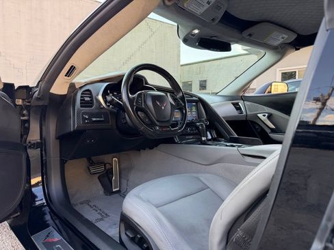 Used 2019 Chevrolet Corvette Z06 RWD image 11