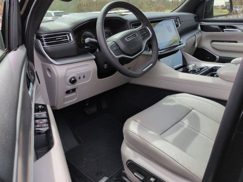 New 2026 Jeep Grand Wagoneer L 2WD image 11