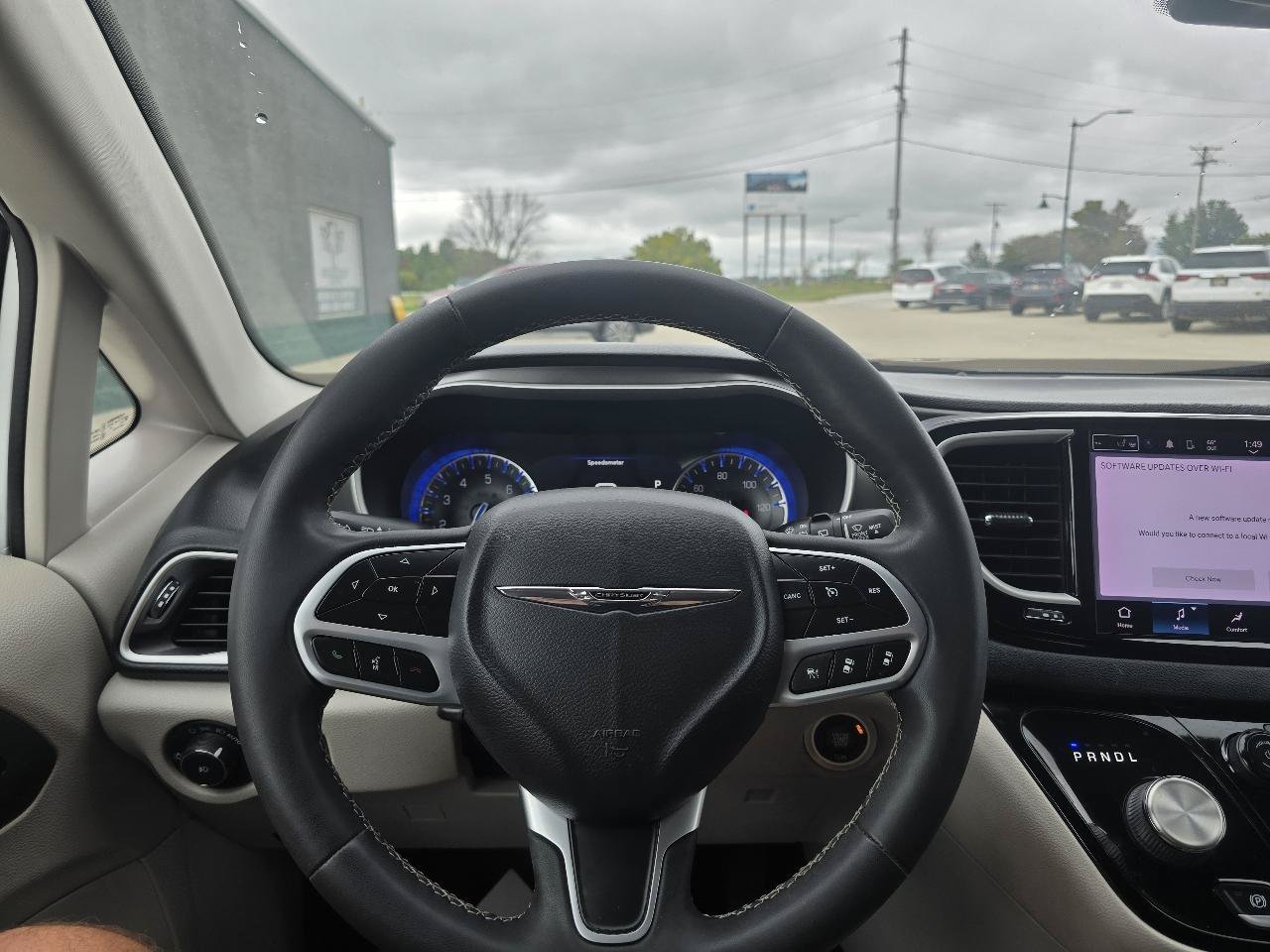 Used 2022 Chrysler Pacifica Touring-L FWD image 27