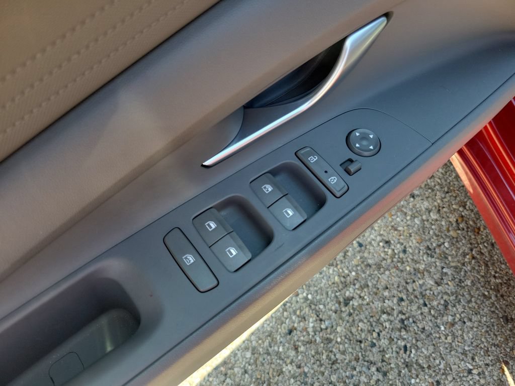 Used 2023 Hyundai Elantra SEL w/ Cargo Package FWD image 18