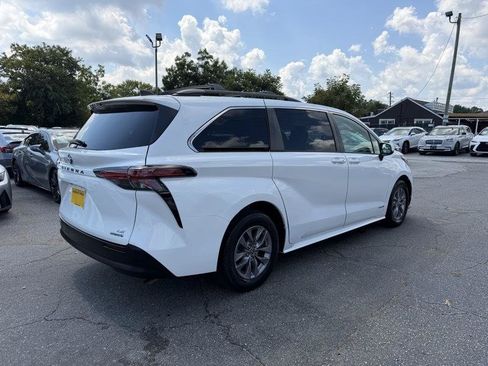 Used 2021 Toyota Sienna LE FWD image 12