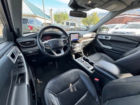 Used 2021 Ford Explorer Limited w/ Equipment Group 301A AWD/4WD image 16