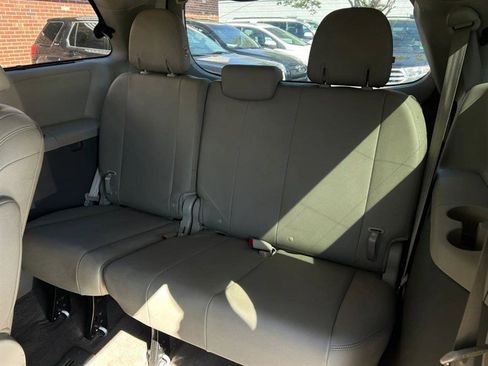 Used 2017 Toyota Sienna XLE w/ XLE Navigation Package image 20