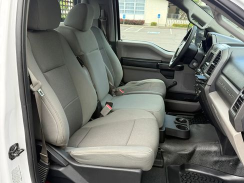 Used 2017 Ford F550 2WD Regular Cab Super Duty image 16