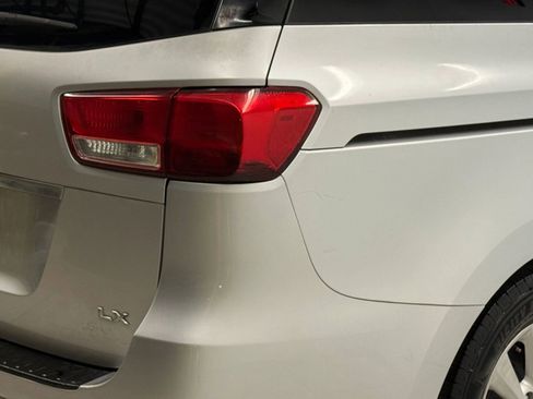 Used 2017 Kia Sedona LX image 10