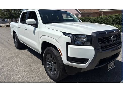 Certified 2025 Nissan Frontier SV RWD image 3