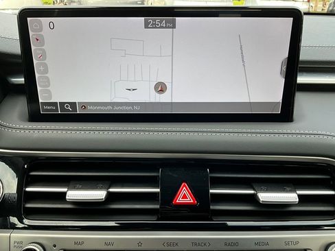 Used 2025 Genesis G70 2.5T image 24