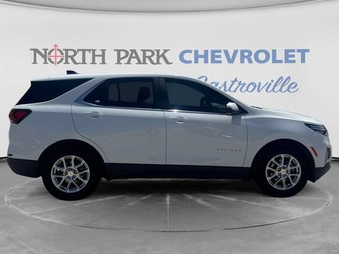 Used 2024 Chevrolet Equinox LT FWD image 2