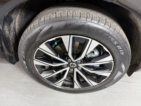 Used 2024 Volvo XC60 B5 Core w/ Protection Package Premier AWD/4WD image 11