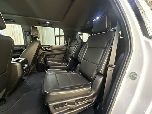 Certified 2021 GMC Yukon SLT w/ SLT Luxury Plus Package AWD/4WD image 23