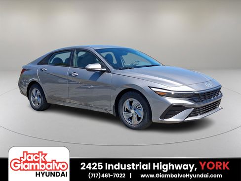 New 2025 Hyundai Elantra SE image 1