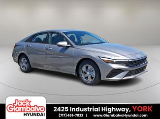 New 2025 Hyundai Elantra SE video 1