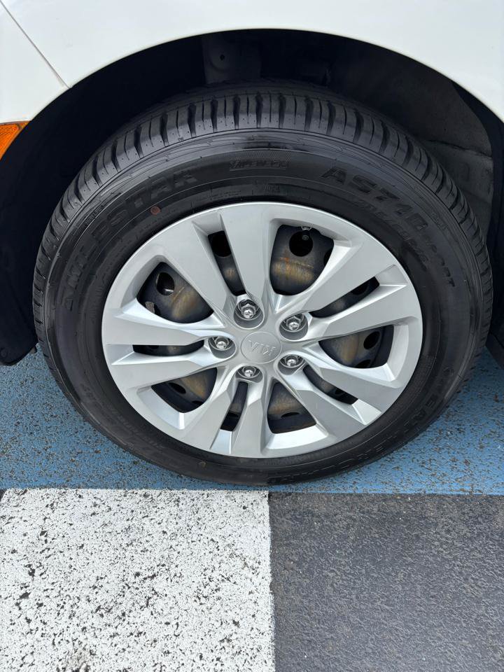 Used 2020 Kia Soul LX FWD image 30