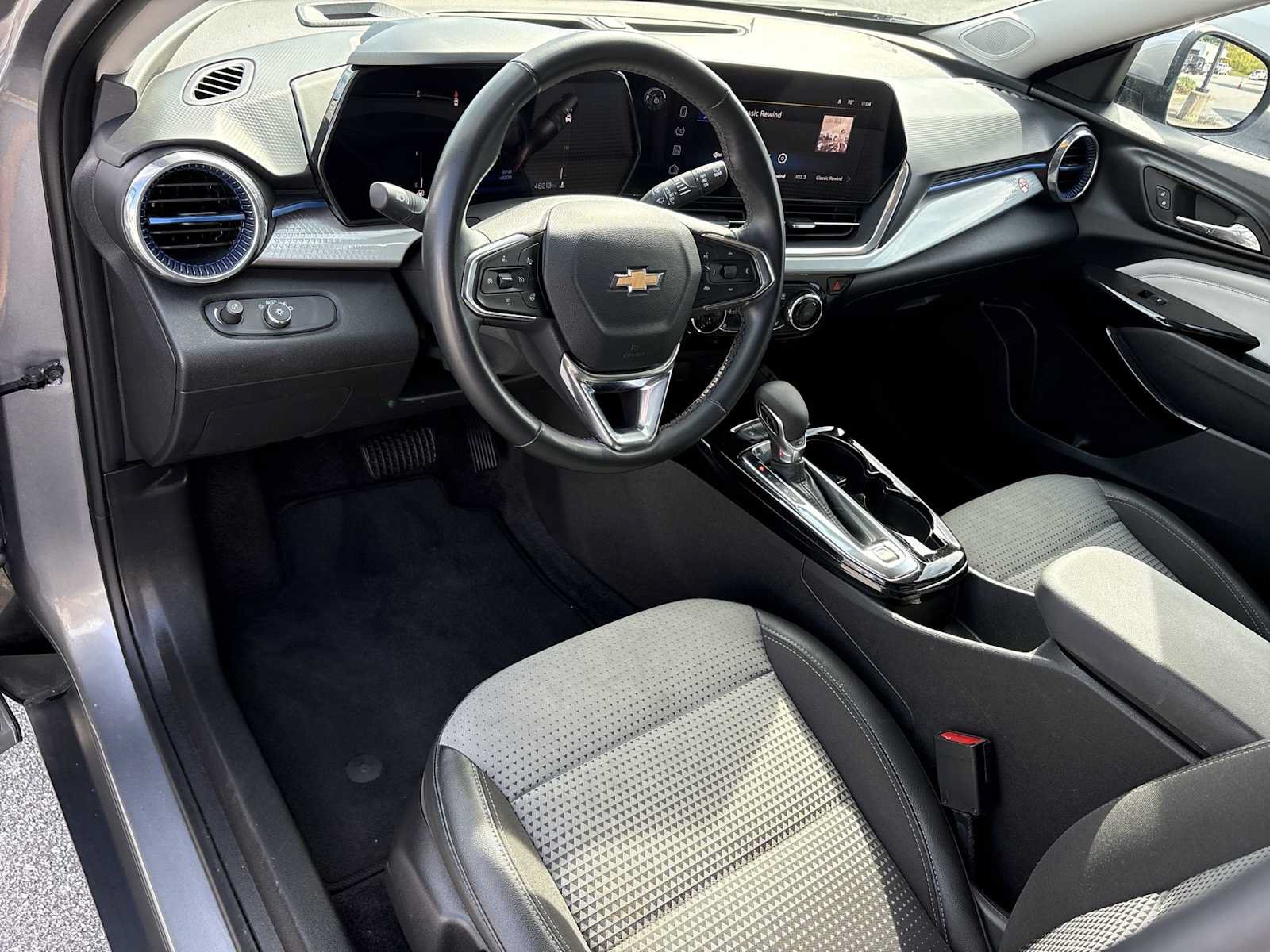 Used 2024 Chevrolet Trax LT w/ Driver Confidence Package FWD image 10