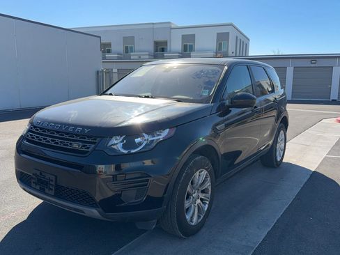 Used 2019 Land Rover Discovery Sport SE image 2