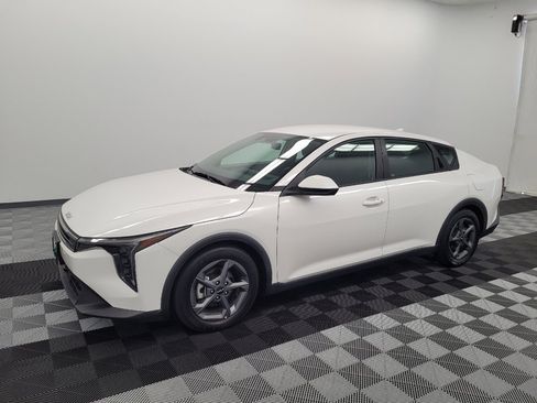 Used 2025 Kia K4 FWD image 2