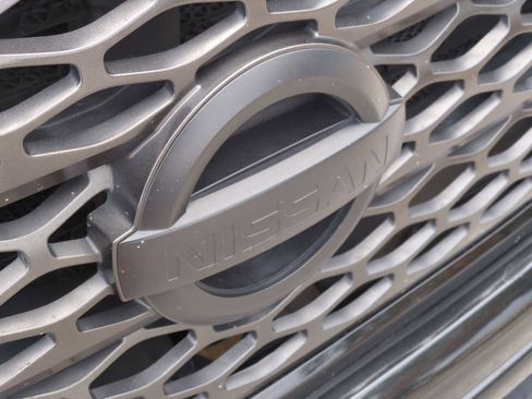 Used 2018 Nissan Titan SV w/ SV Convenience Package image 31