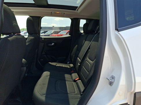Used 2021 Jeep Renegade Latitude w/ Sun & Sound Group AWD/4WD image 10