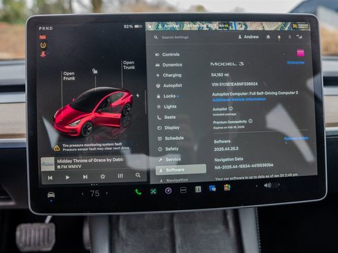 Used 2022 Tesla Model 3 Standard Range image 16