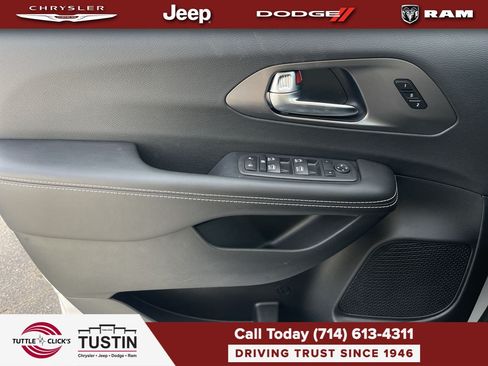 New 2026 Chrysler Pacifica Select FWD image 20