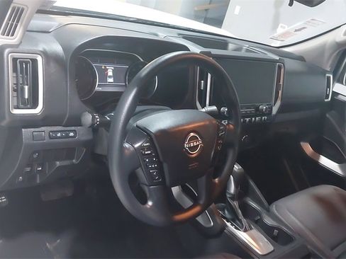 Used 2025 Nissan Frontier SV image 19