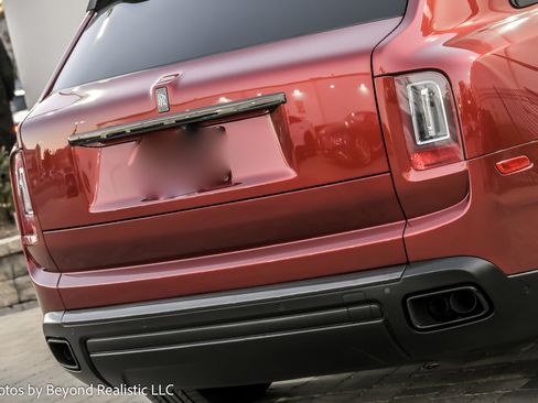 Used 2021 Rolls-Royce Cullinan Black Badge image 14