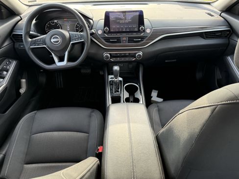 Used 2024 Nissan Altima 2.5 SV image 13