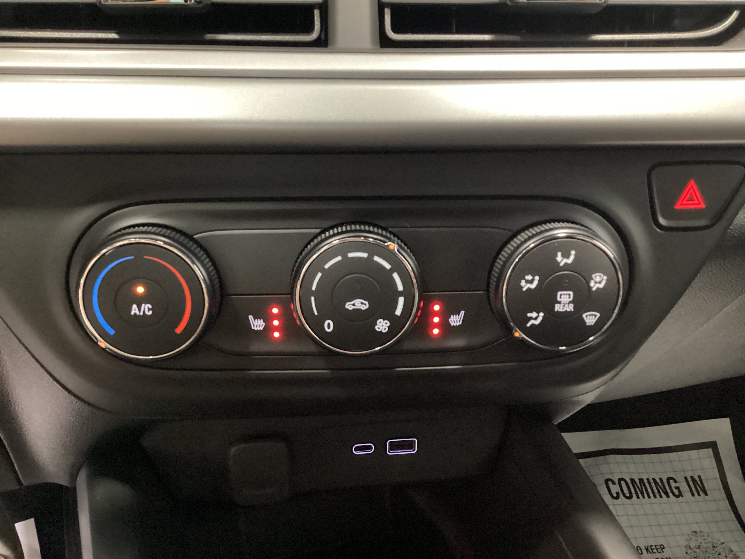 Used 2025 Chevrolet Trax RS FWD image 22