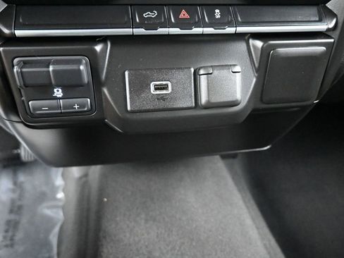 Used 2019 Chevrolet Silverado 1500 Custom w/ Custom Convenience Package AWD/4WD image 10