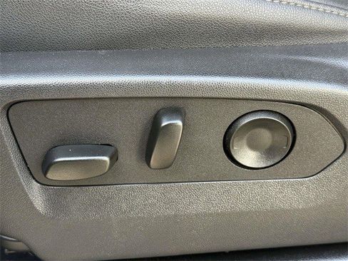 Certified 2025 Chevrolet Suburban Z71 image 25