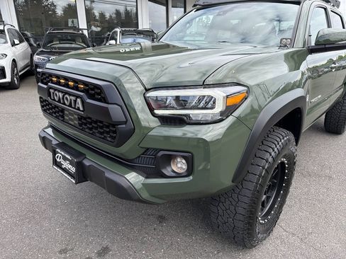 Used 2021 Toyota Tacoma TRD Off-Road w/ TRD Premium Off Road Package AWD/4WD image 17