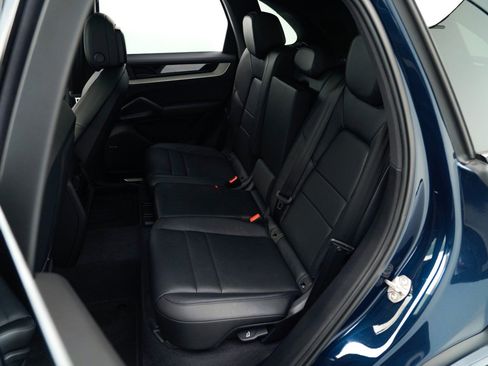 Used 2025 Porsche Cayenne S image 31
