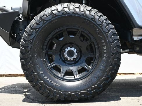 Used 2020 Jeep Gladiator Rubicon AWD/4WD image 9